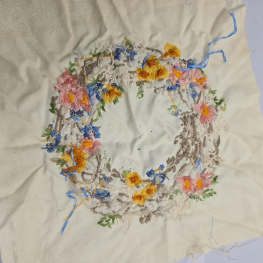 Vintage Dimensions Inc 1984 Floral‎ Wreath Crewel Embroidery Fabric Piece 1270